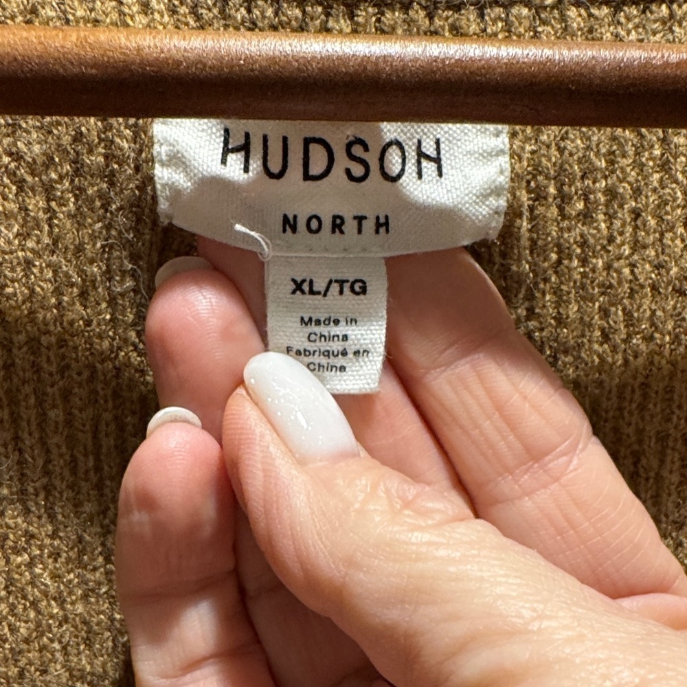 Hudson North Women's Tan V-Neck Sweater size XL 🐕 - Picture 4 of 4